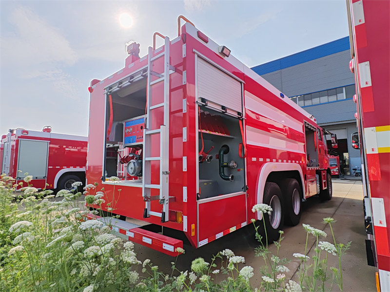 Isuzu GIGA heavy-duty fire engine