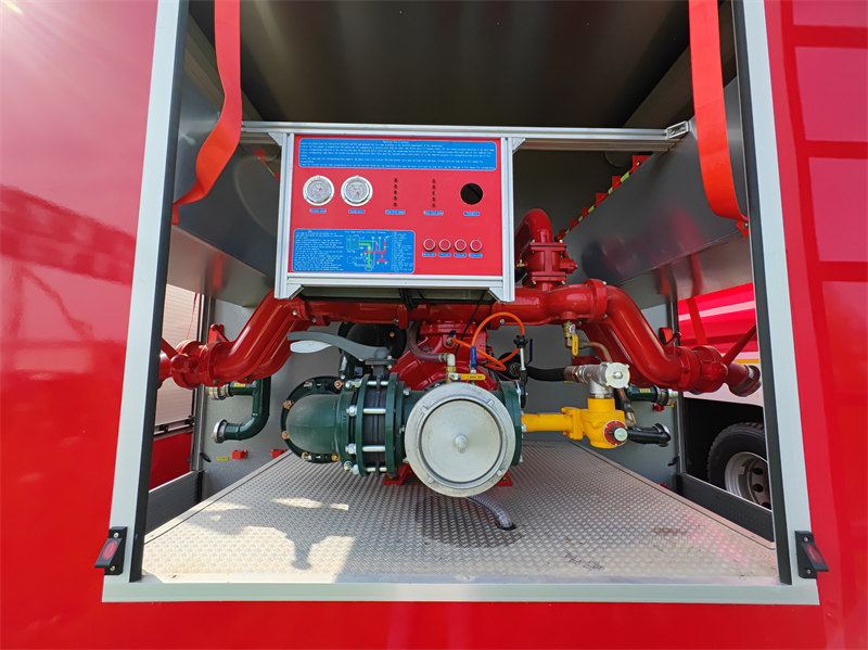 ISUZU GIGA firefighting truck rear pump room