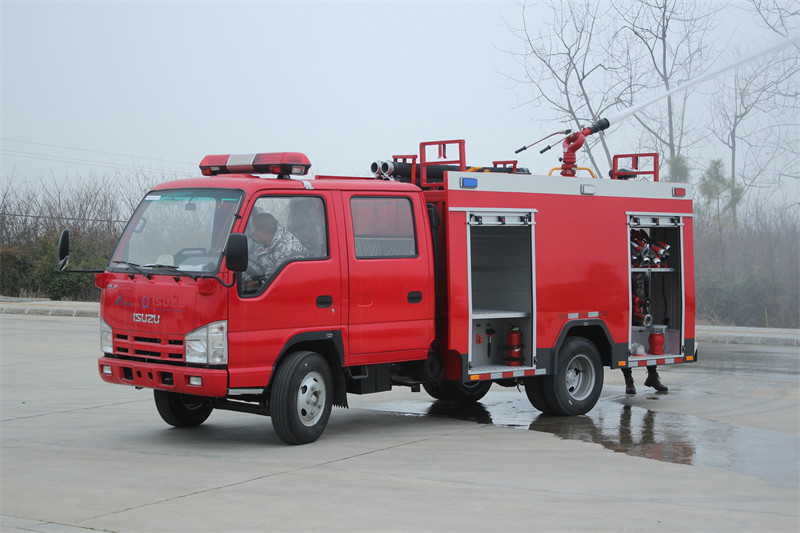 Isuzu foam fire tanker truck factory testing before shipment