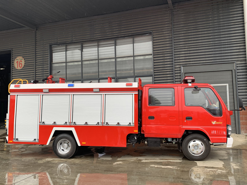 Isuzu small fire tanker truck Isuzu small fire tanker truck
