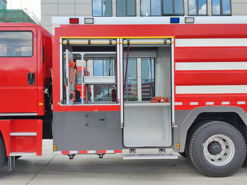 Isuzu GIGA 10cbm foam fire engine