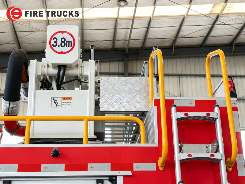 SITRAK HOWO 18M 4X2 heavy rescue foam fire ladder truck 350HP
