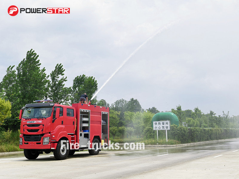 ISUZU 4x4 foam fire truck