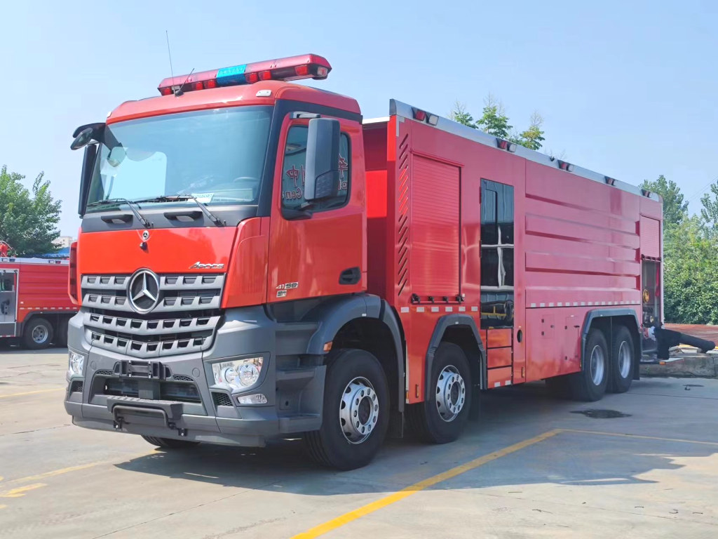 Autopompa antincendio pesante Benz Actros da 580 CV dell'Arabia Saudita