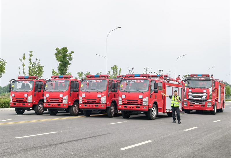 Il primo lotto di 4 camion antincendio ISUZU NPR con schiuma è pronto a servire il dipartimento antincendio di Lagos